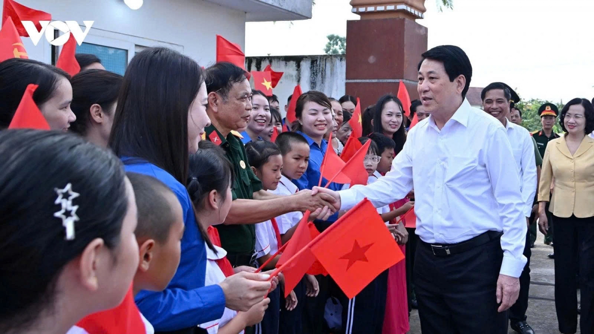 President Luong Cuong inspects two-tier local government model in Quang Ninh